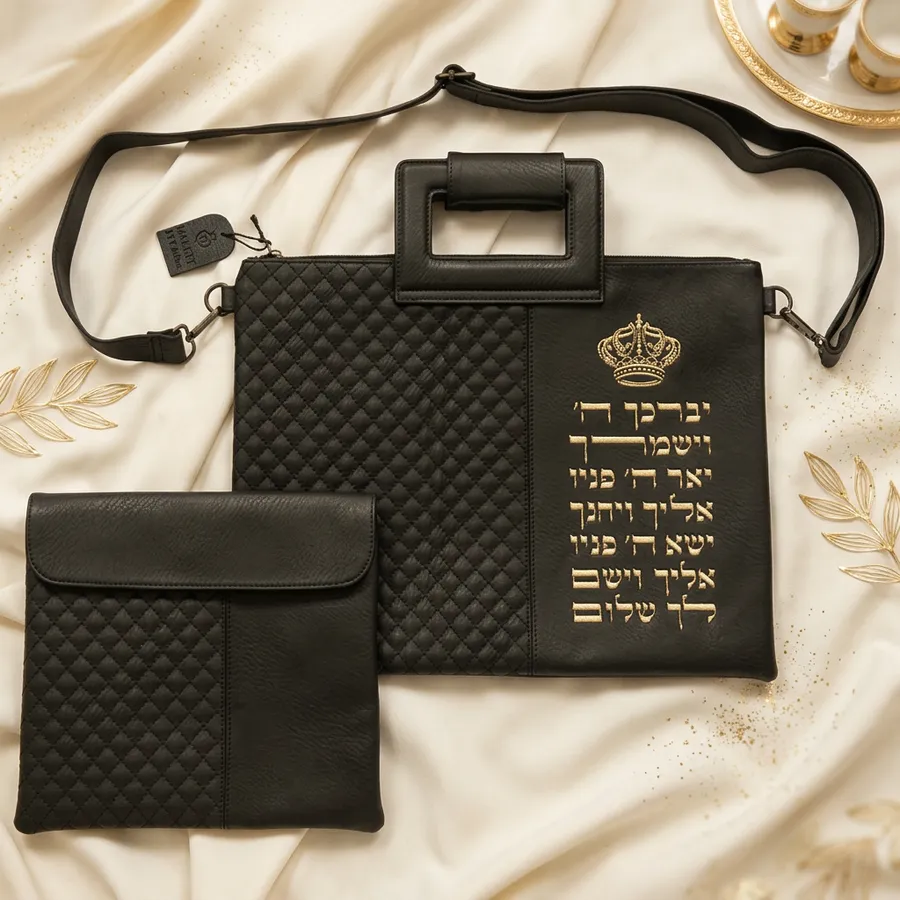 תיק מפואר לטלית דמוי עור שחור אותיות בולטות "וי"
